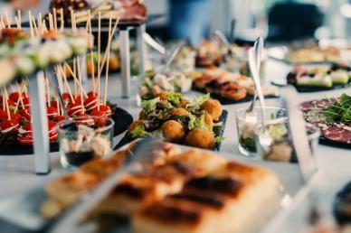Table display of catering food